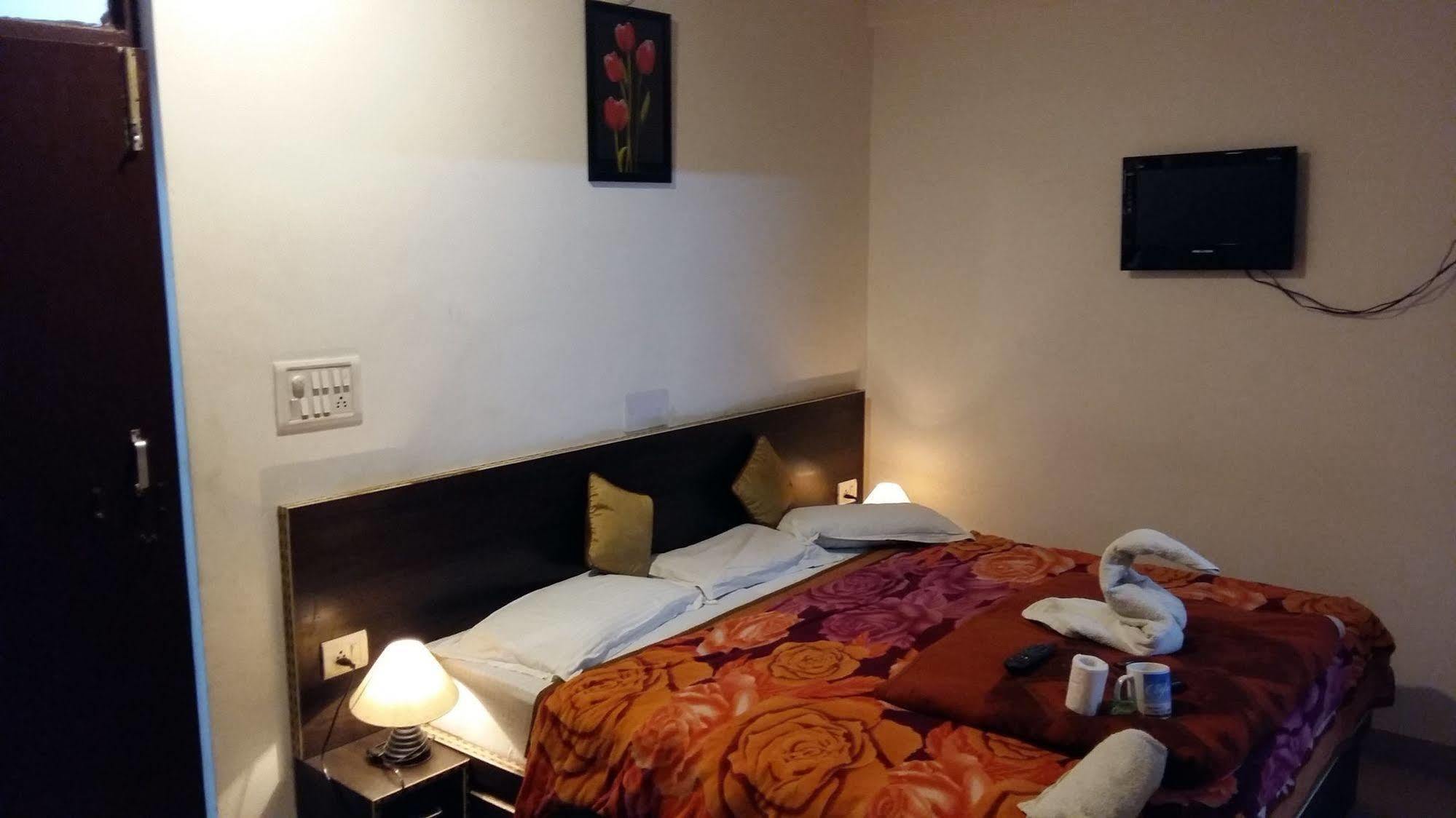 Hotel Safari Agra  Eksteriør bilde